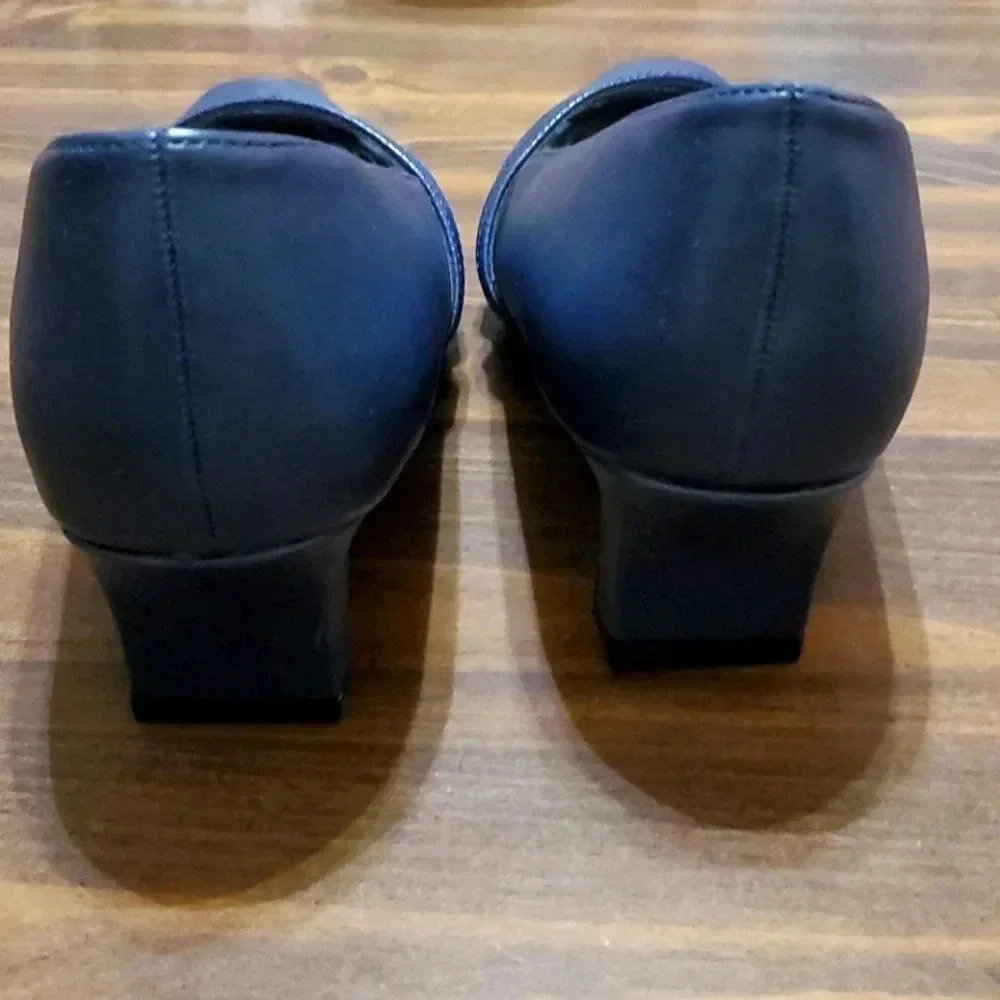 EASY STREET HEELS - Picture 5 of 8